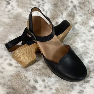 EUC Dansko Maisie Black Leather Clogs Size 42 EU